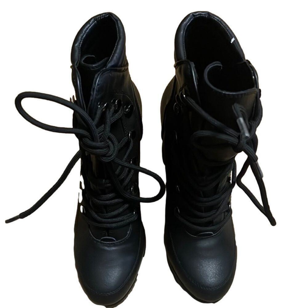 DKNY LENNI LACE UP BOOTS SIZE 8 1/2 M